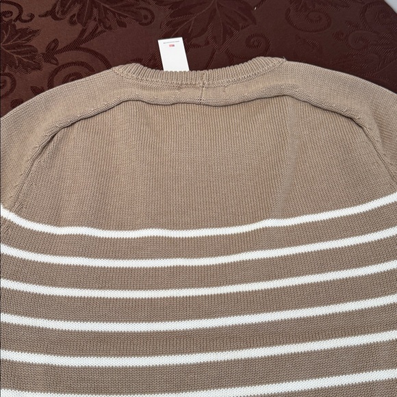 Vigoss Short Sleeve Nautical Stripe Sweater. Size L - Picture 10 of 13